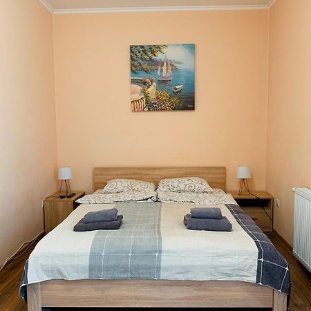Apartments Domovik Мостова 5 Кв 38 Mukacheve Bagian luar foto