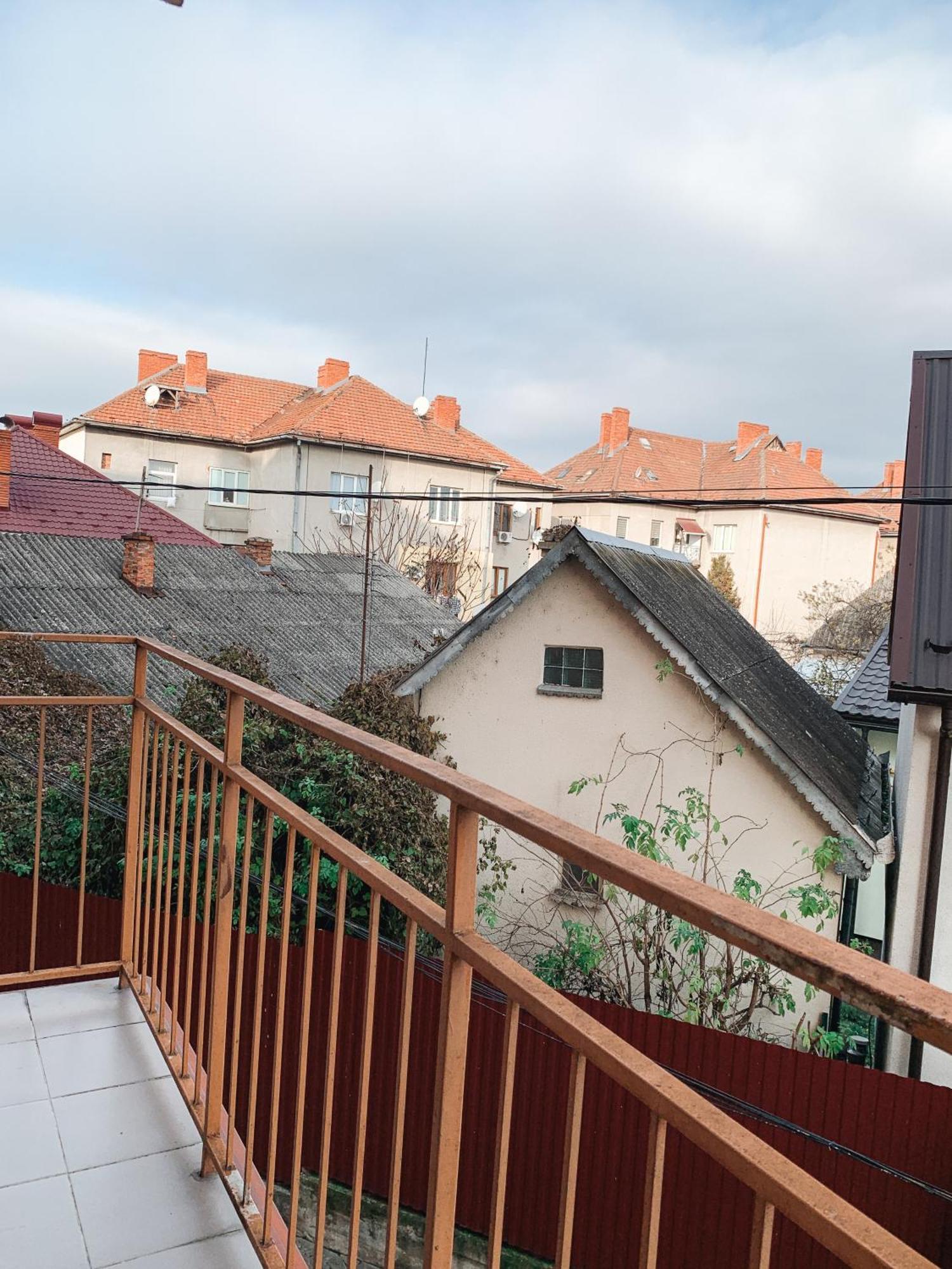 Apartments Domovik Мостова 5 Кв 38 Mukacheve Bagian luar foto