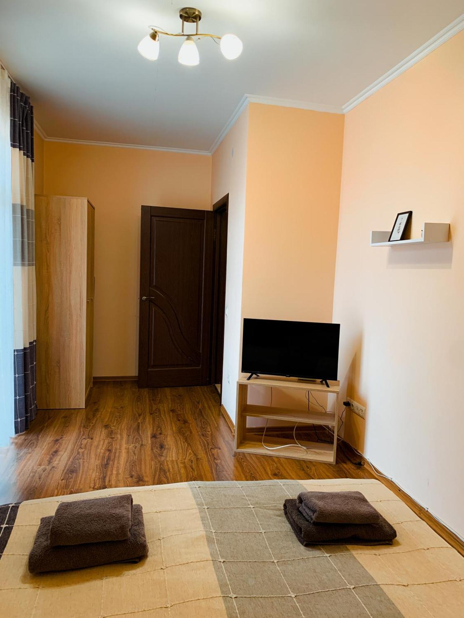 Apartments Domovik Мостова 5 Кв 38 Mukacheve Bagian luar foto